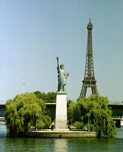 Статуя Свободы Париж
